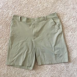 Men’s Under Armour golf shorts in tan size 40